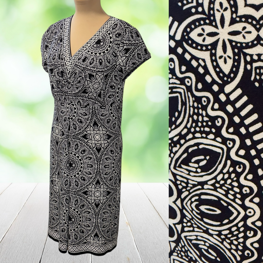 CHICOS Jersey Shift Dress Medallion Tile Print V-Neck Black White Size 2 (L)